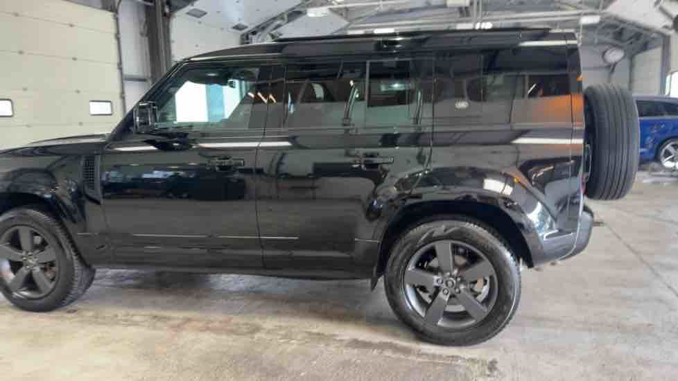 More views of Land Rover Defender 110