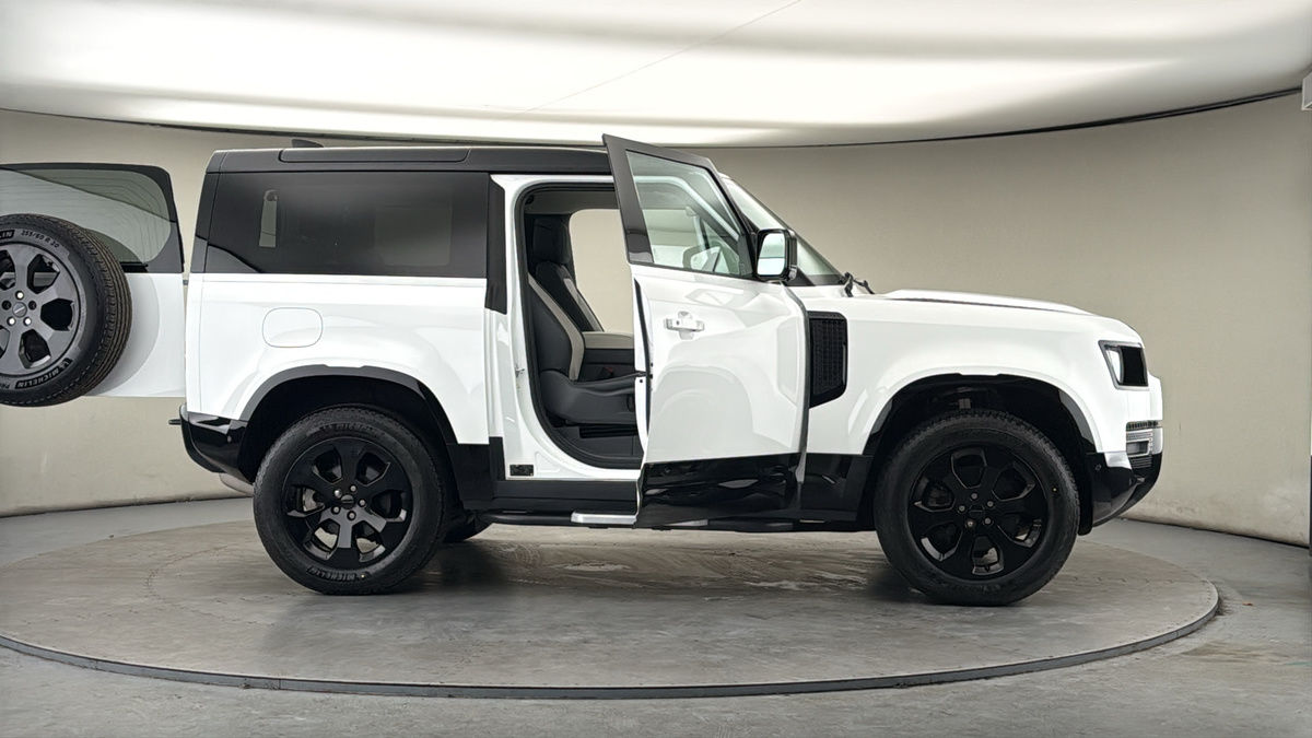 More views of Land Rover Defender 90