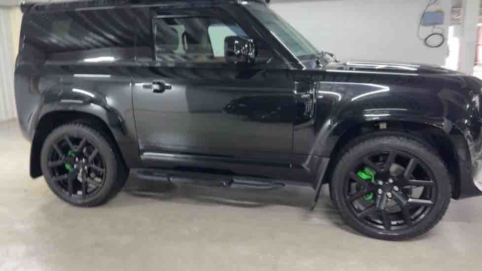More views of Land Rover Defender 90