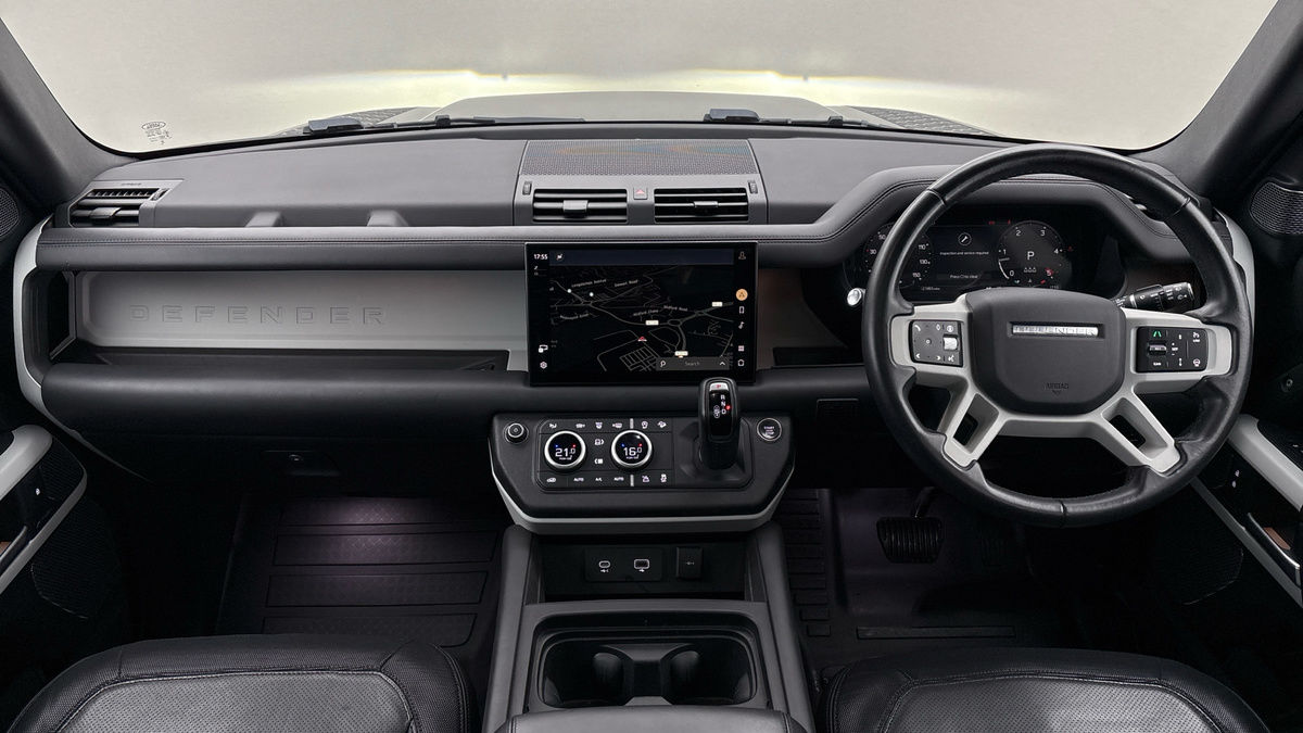 Land Rover Defender 110 Image 12