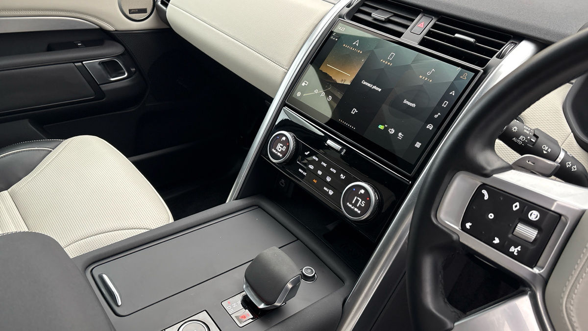 Land Rover Discovery Image 18