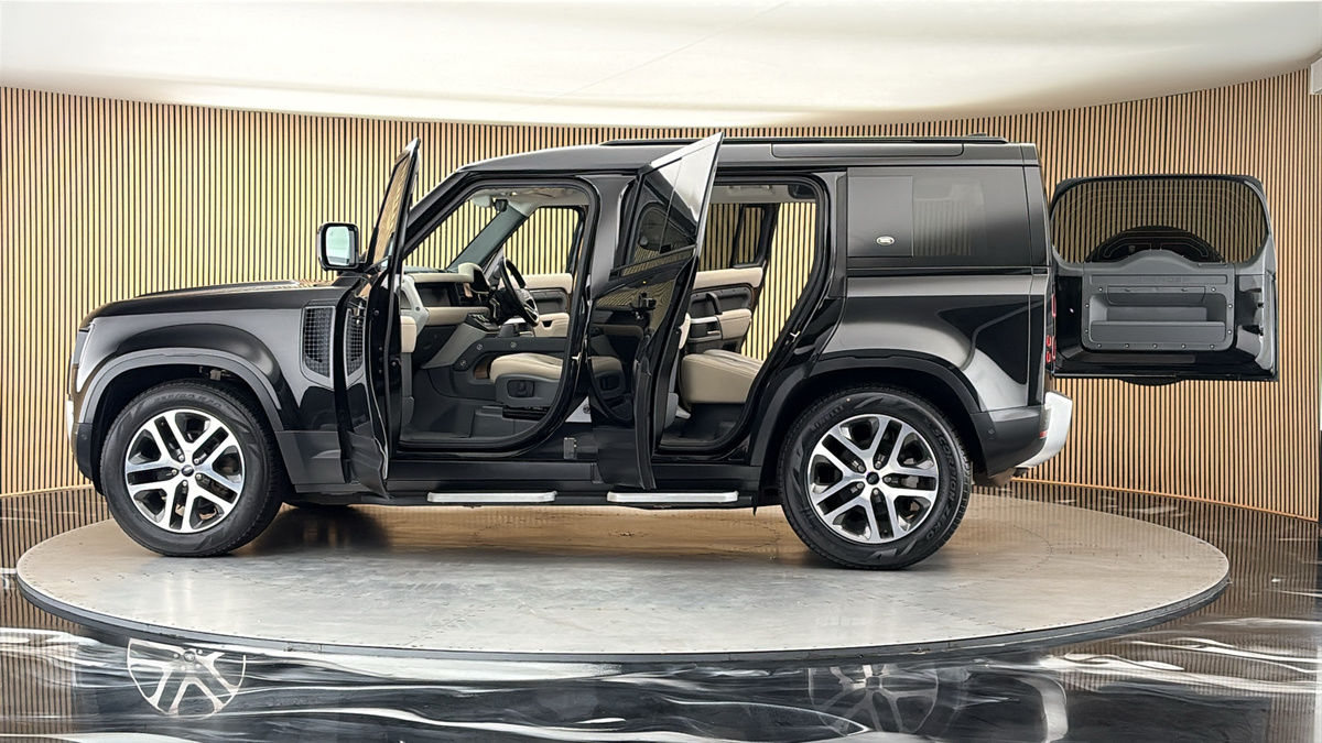 More views of Land Rover Defender 110