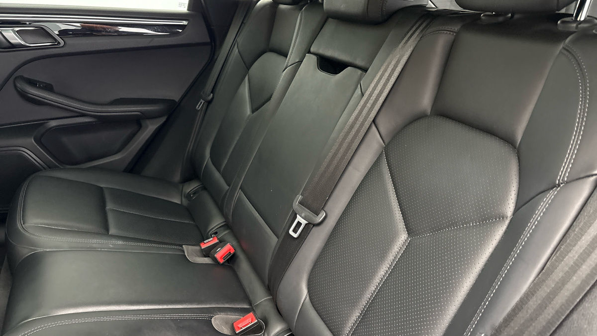Porsche Macan Image 8