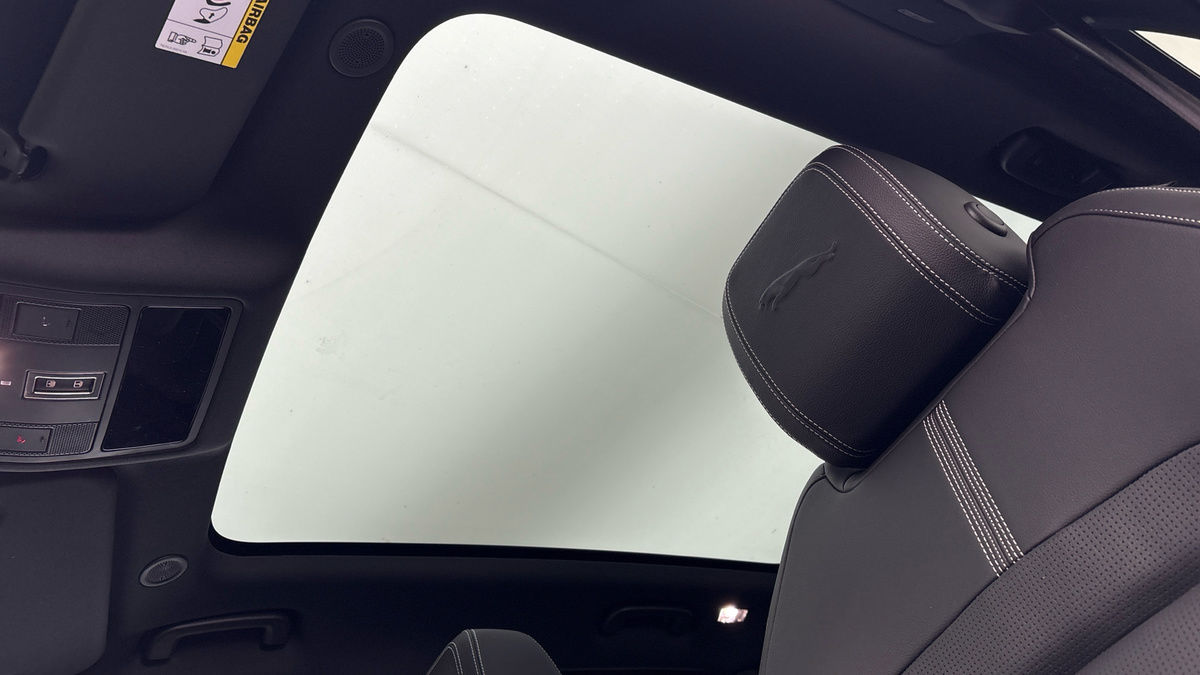 Jaguar F-PACE Image 6