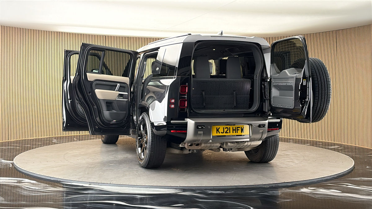 More views of Land Rover Defender 110