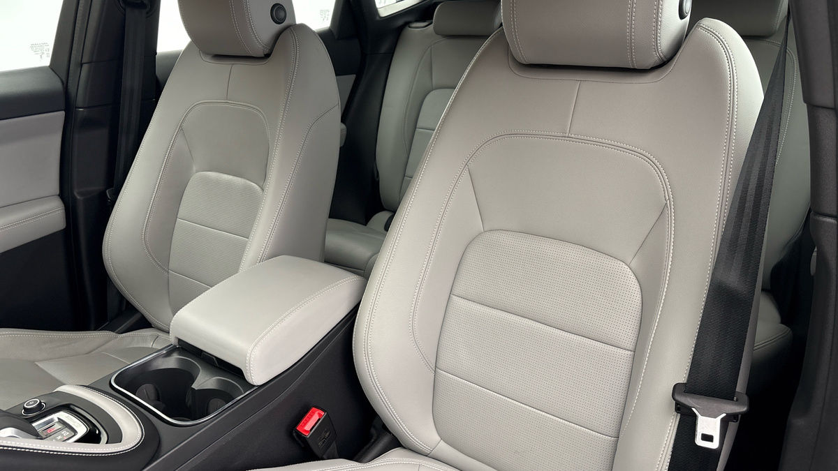 Jaguar E-PACE Image 7
