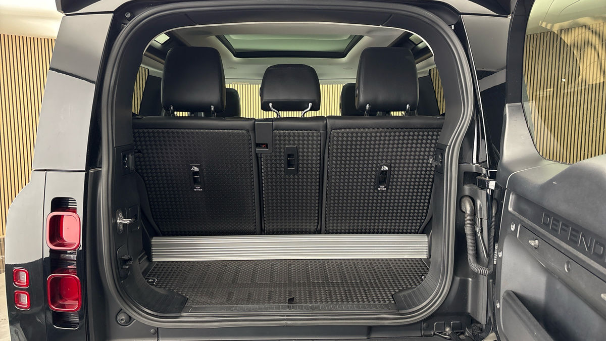 Land Rover Defender 90 Image 11