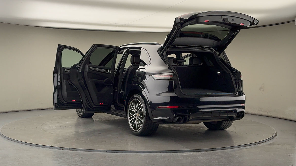 Porsche Cayenne Image 23