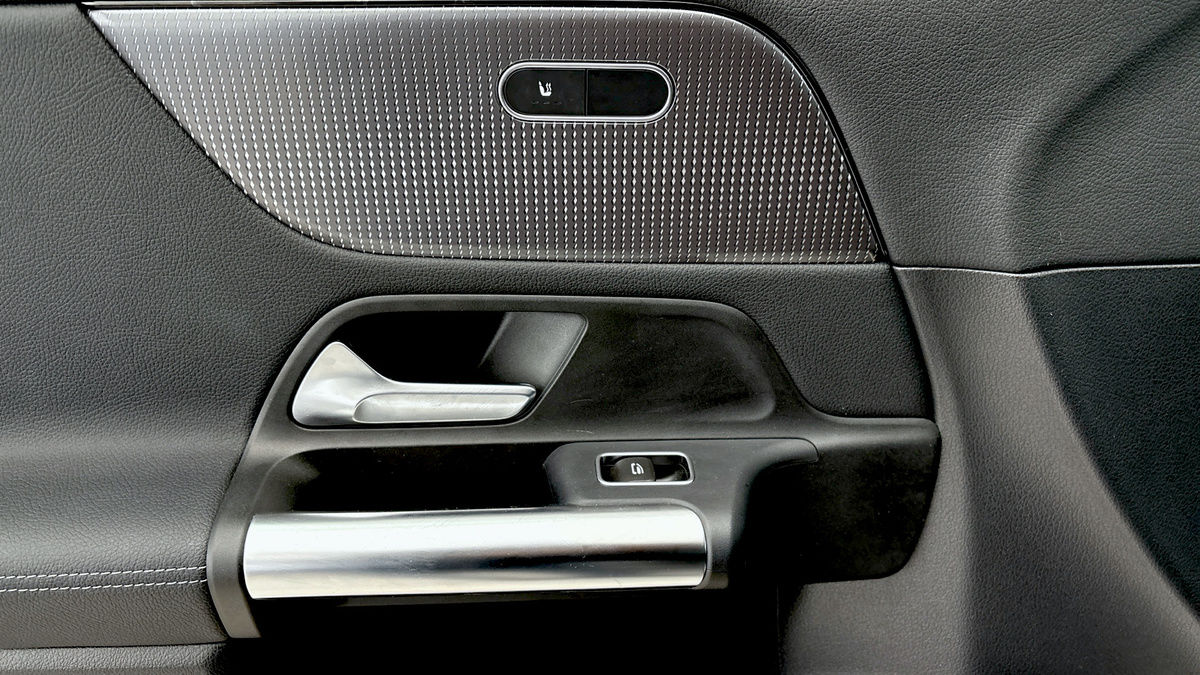 Mercedes-Benz GLA Image 19
