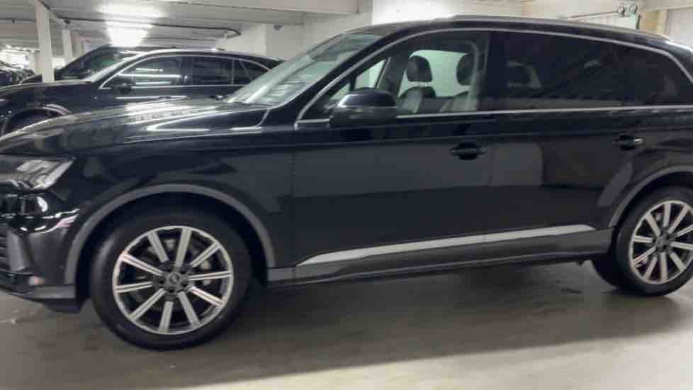 More views of Audi Q7