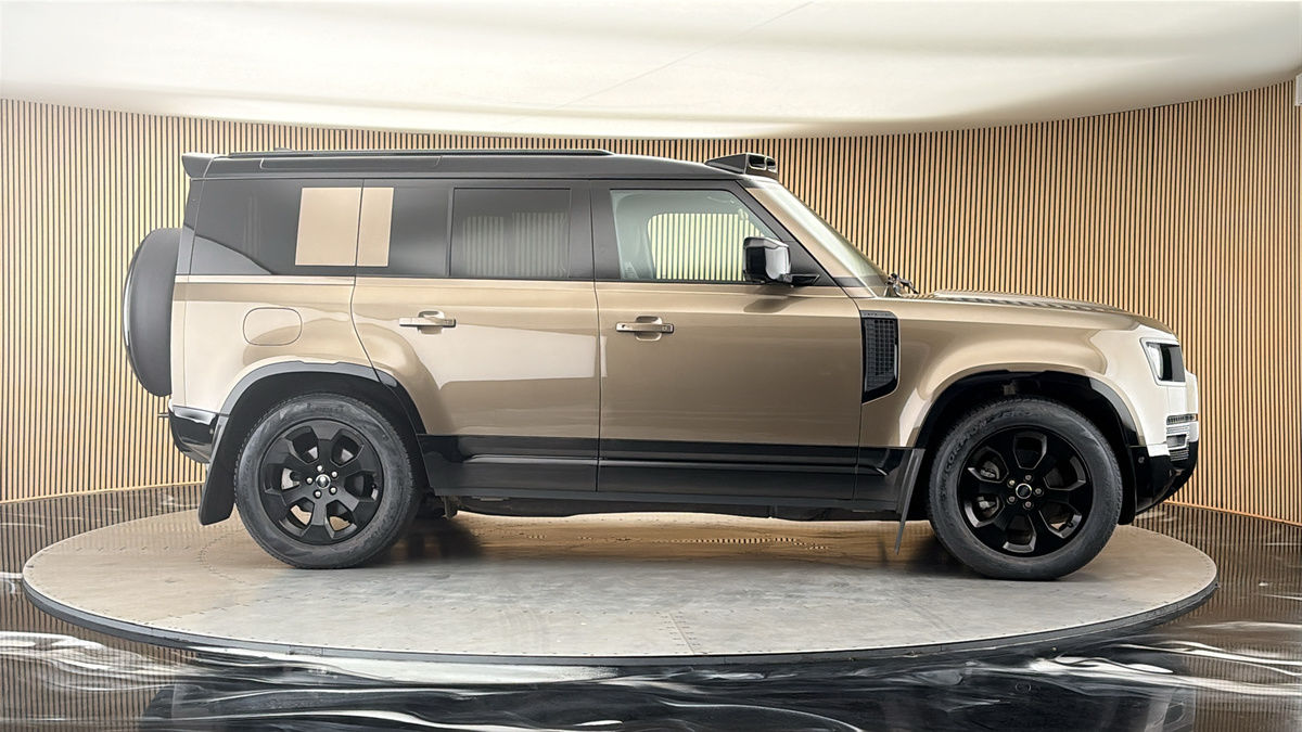 More views of Land Rover Defender 110