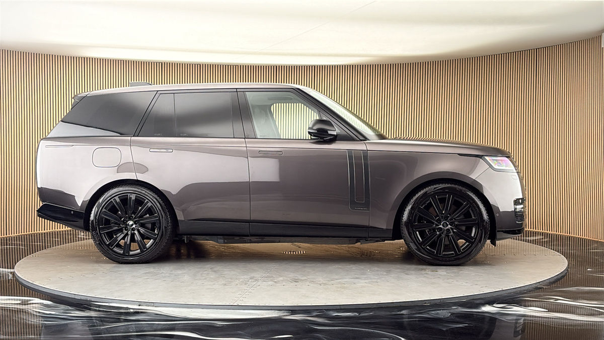 More views of Land Rover Range Rover
