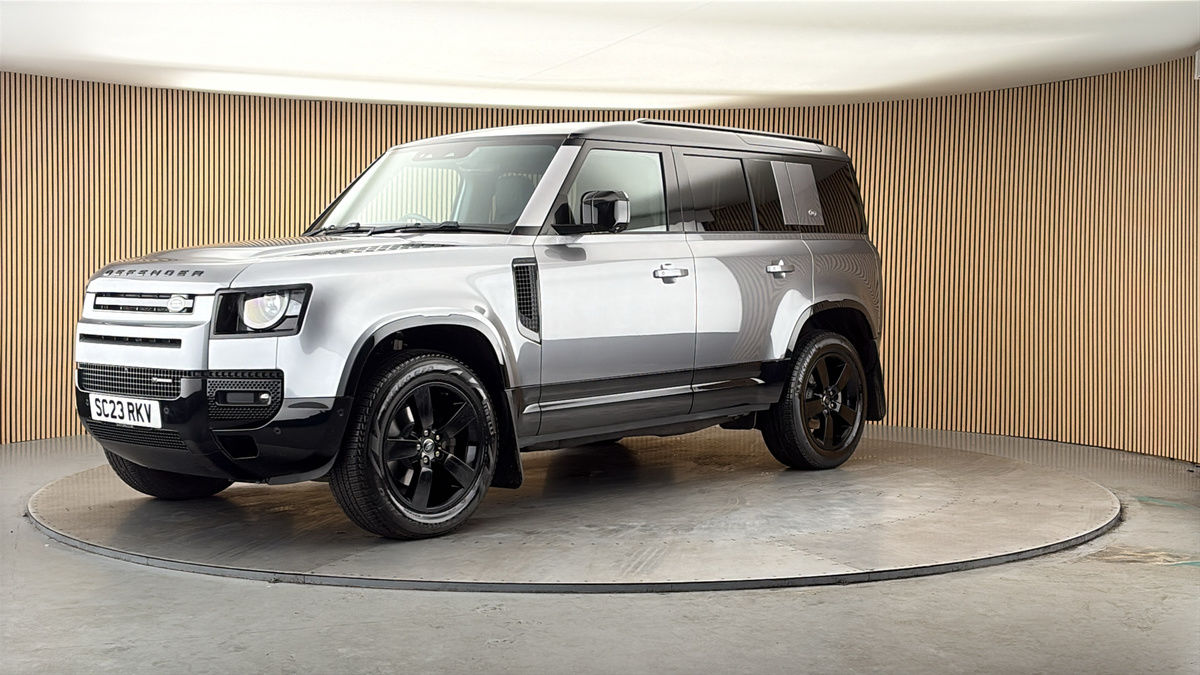 Land Rover Defender 110 Image 20