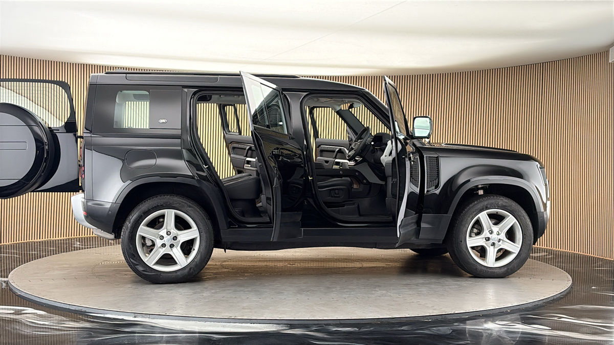 More views of Land Rover Defender 110