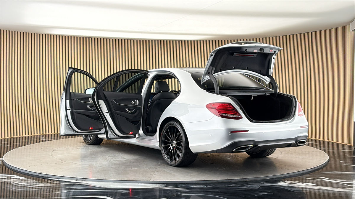 Mercedes-Benz E Class Image 23