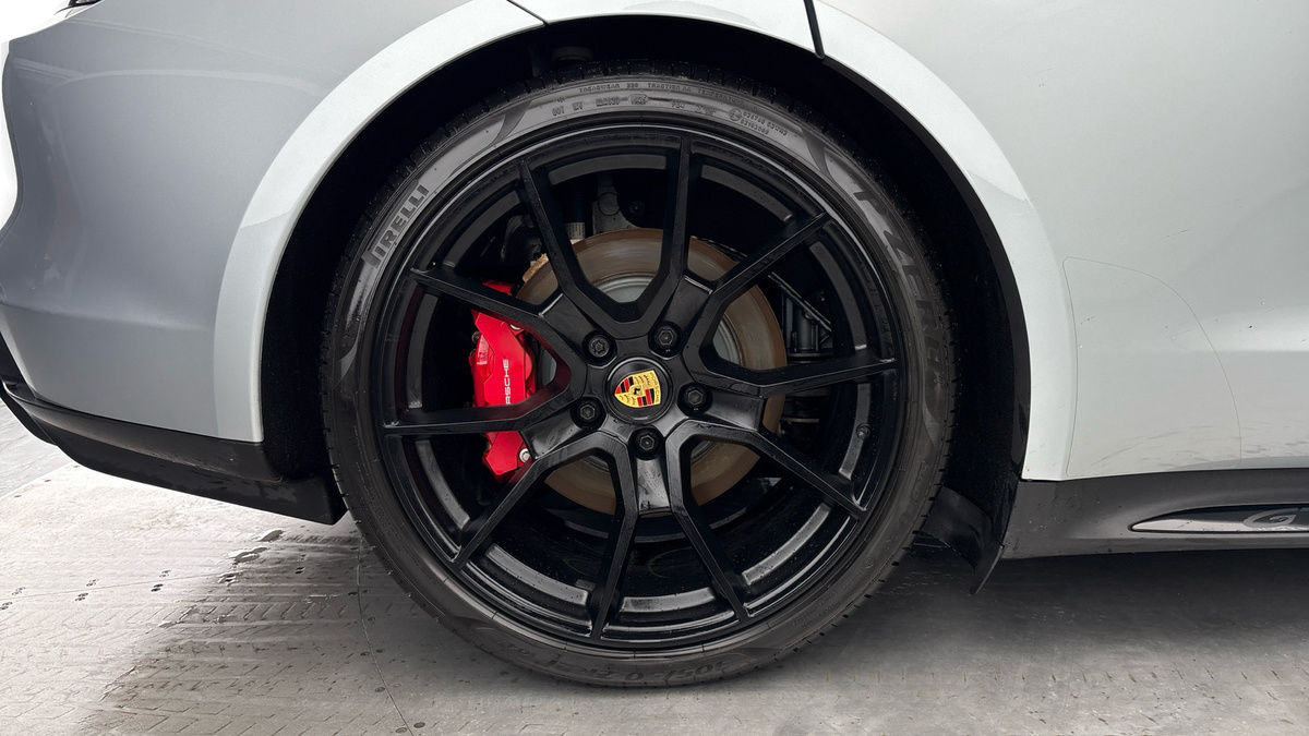 Porsche Taycan Image 11