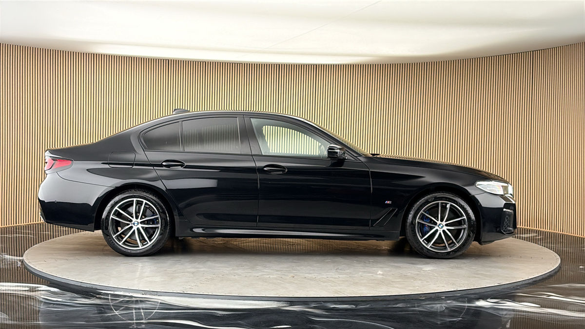 BMW 5 Series Image 16