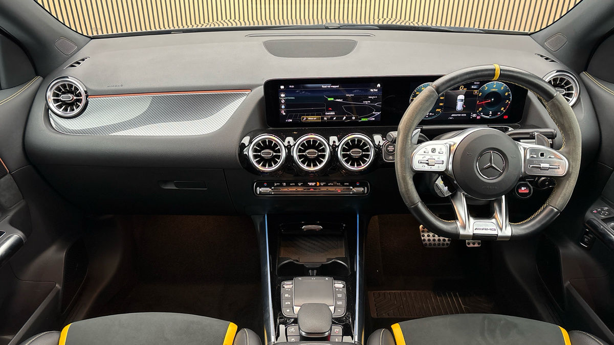 Mercedes-Benz GLA Image 12