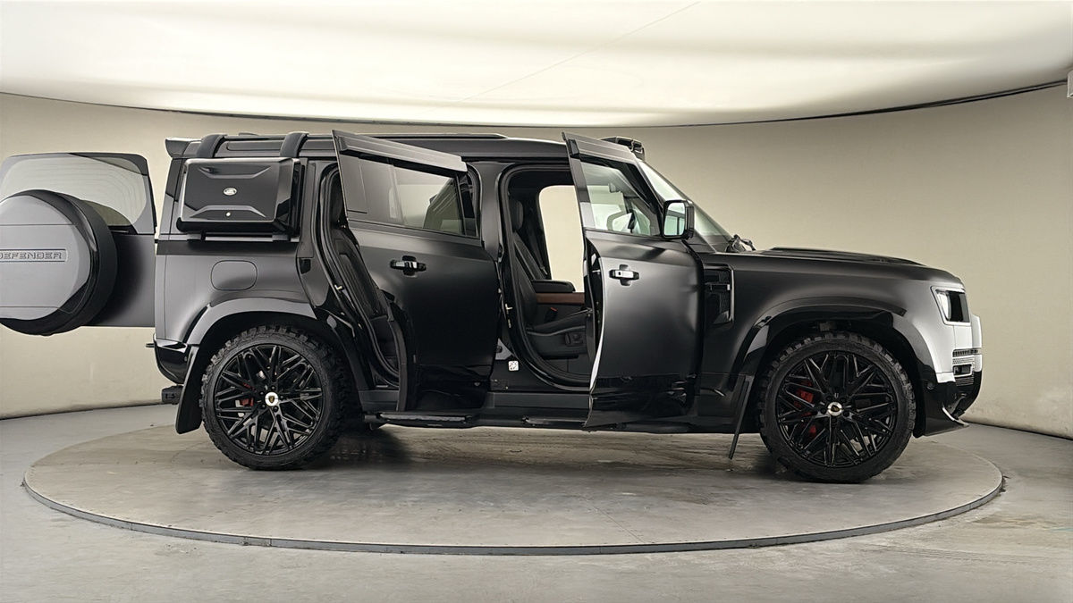 More views of Land Rover Defender 110