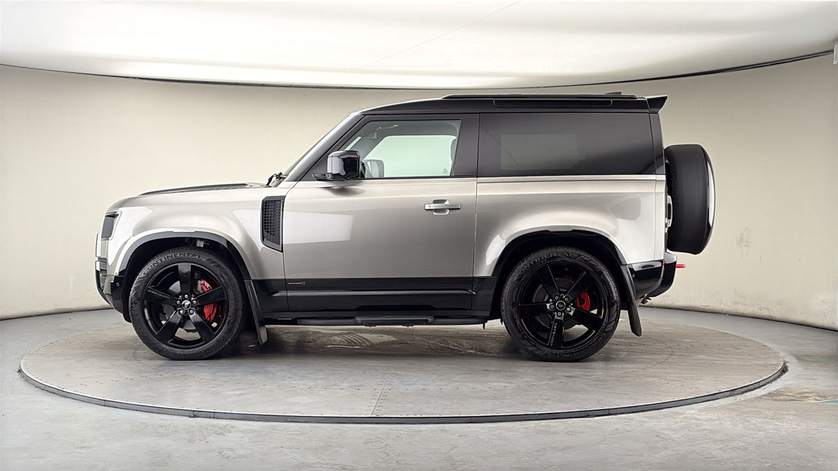 Land Rover Defender 90 Image 15