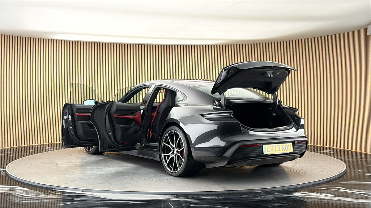 Porsche Taycan Image 23