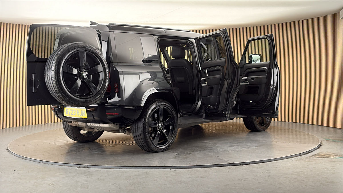 More views of Land Rover Defender 110
