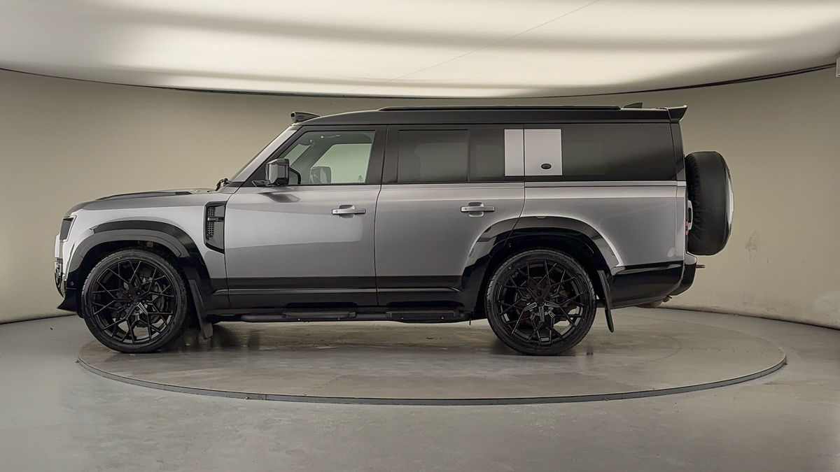 Land Rover Defender 130 Urban Image 15