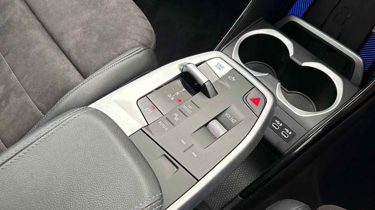 BMW iX1 Image 18