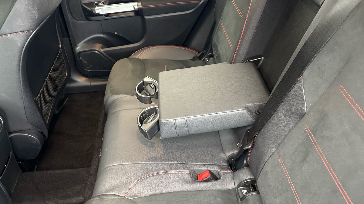 Mercedes-Benz GLB Image 9