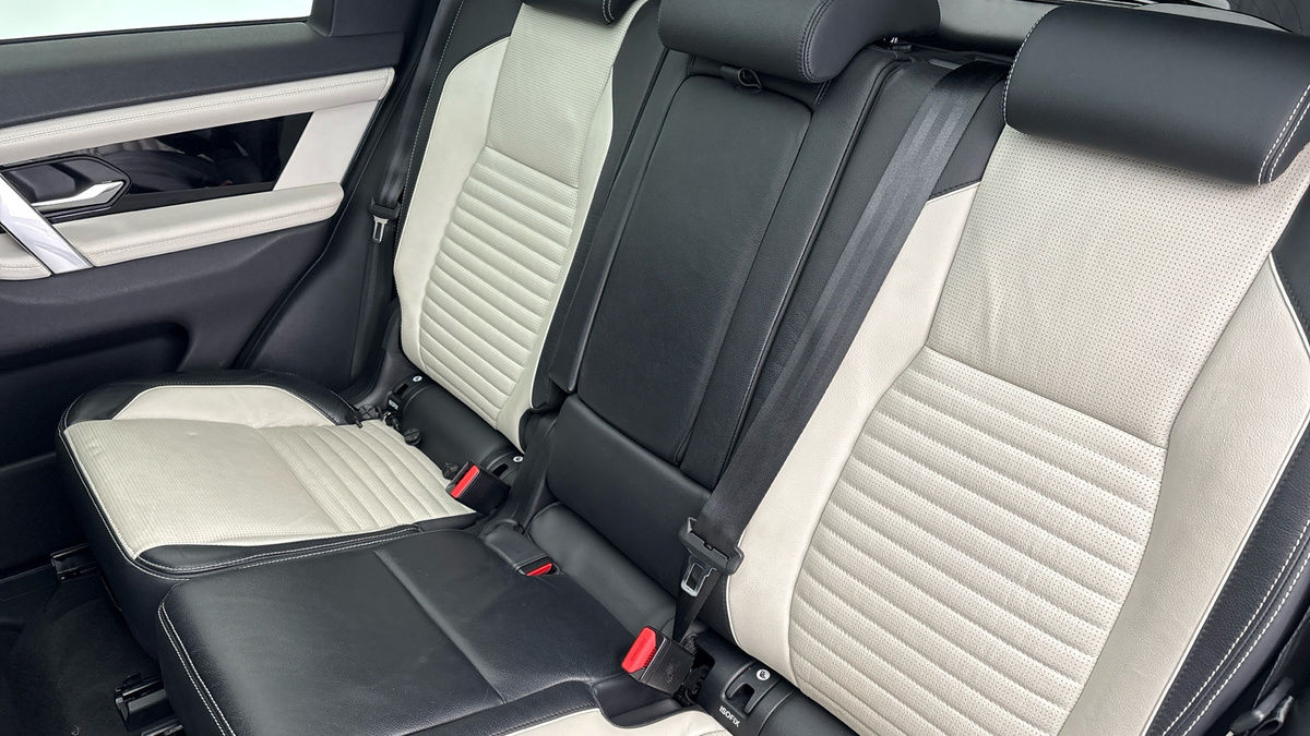 Land Rover Discovery Sport Image 8