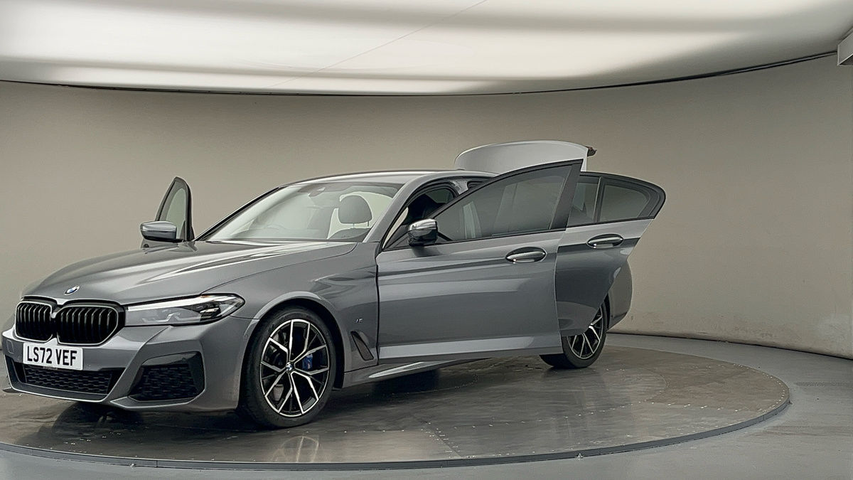 BMW 5 Series Image 22