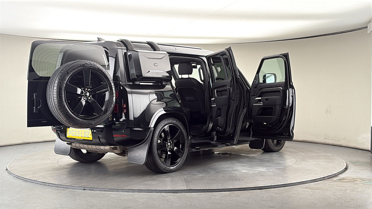 More views of Land Rover Defender 110
