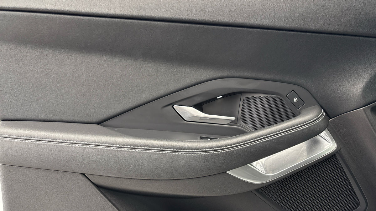 Jaguar E-PACE Image 19