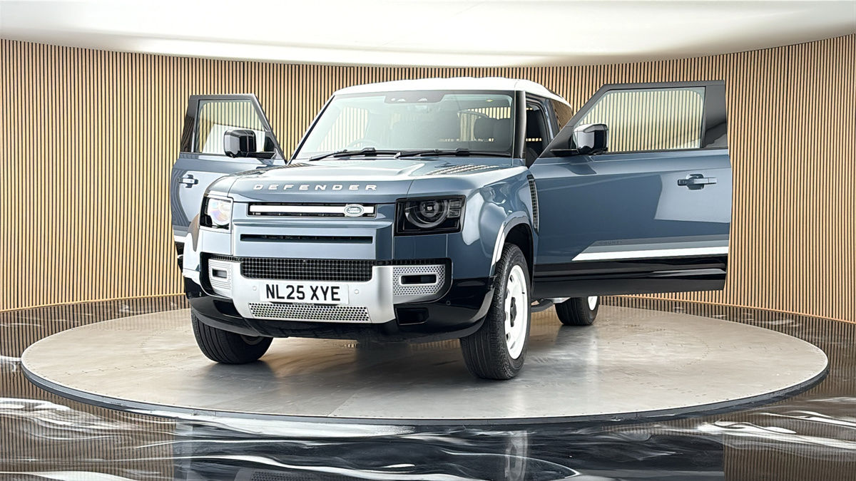 More views of Land Rover Defender 90