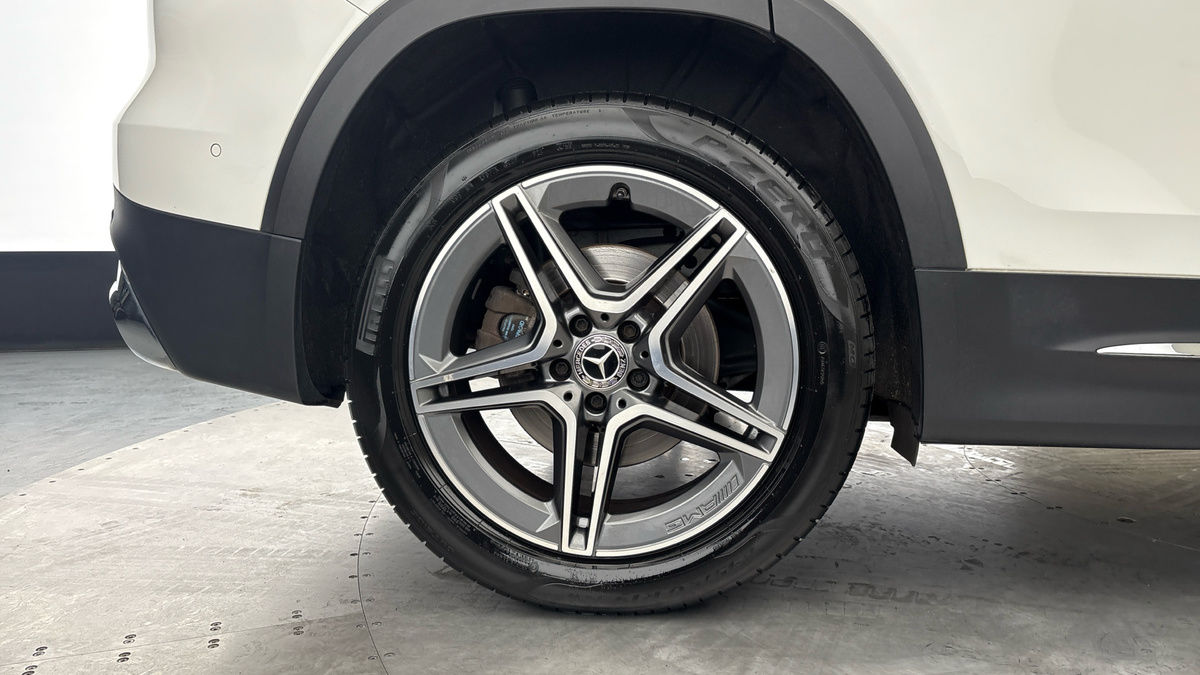 Mercedes-Benz GLB Image 10