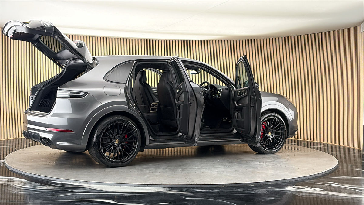 More views of Porsche Cayenne