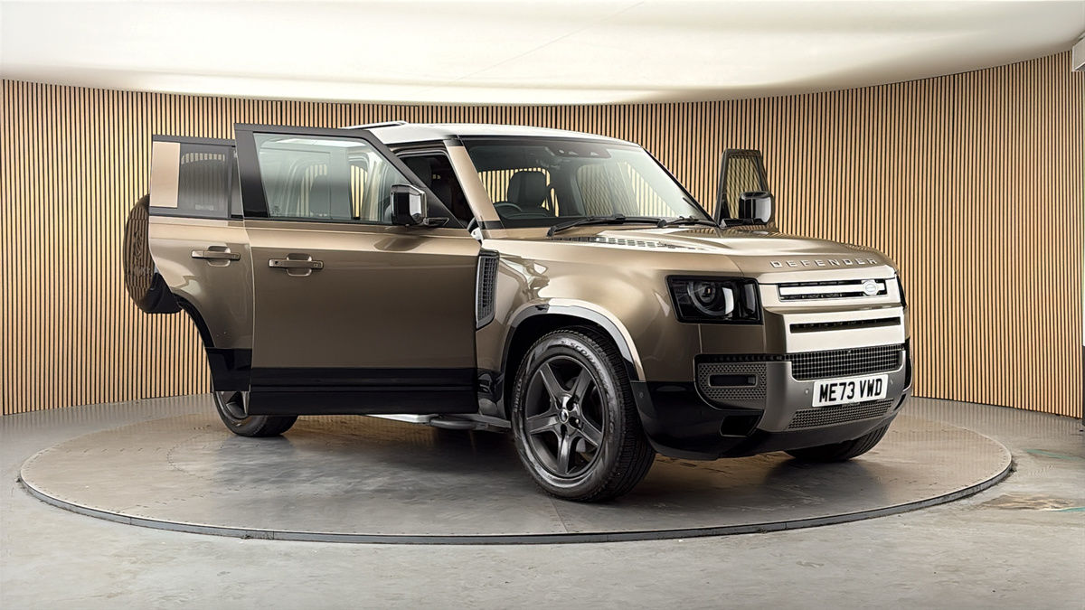 More views of Land Rover Defender 110