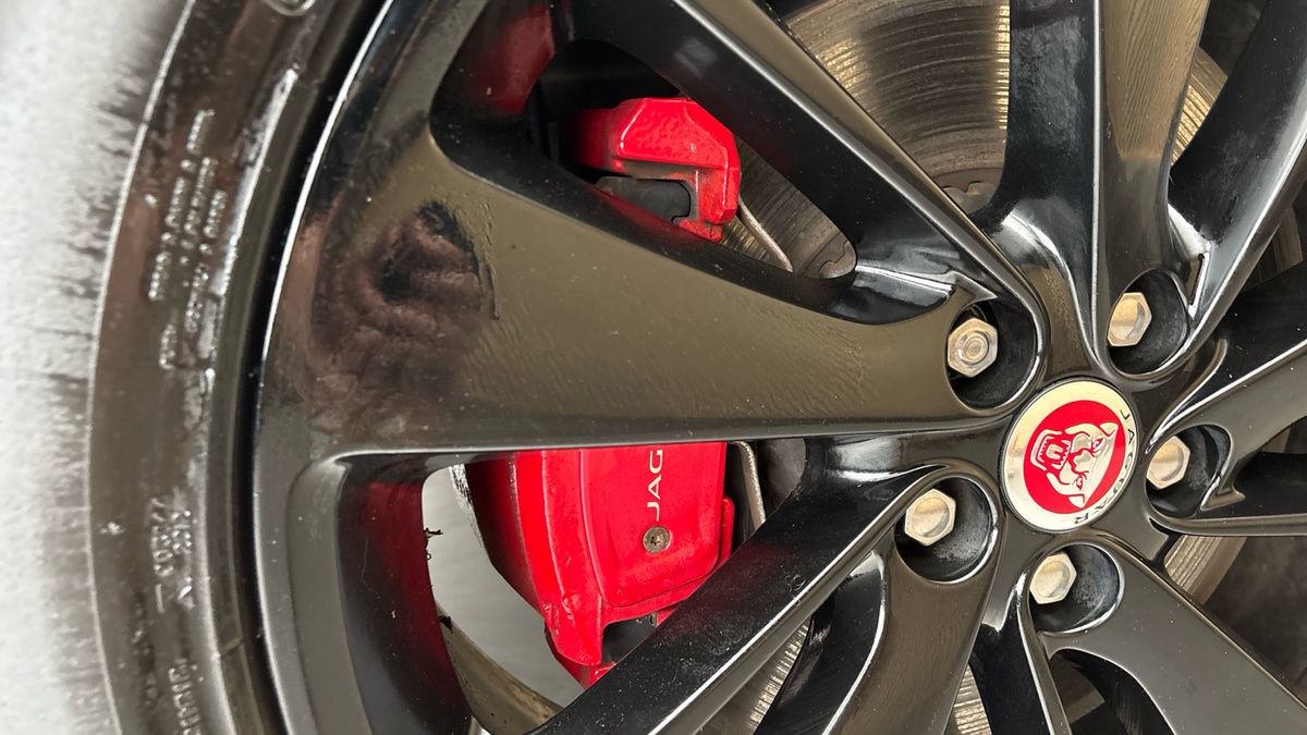 Jaguar F-PACE Image 37
