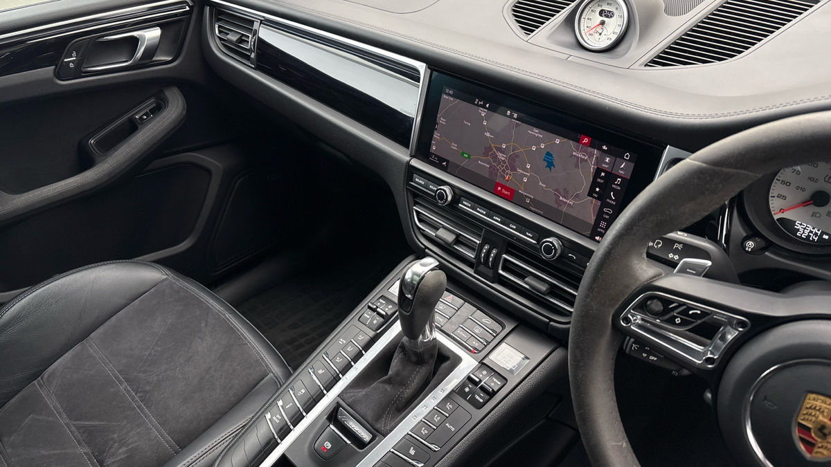 Porsche Macan Image 18