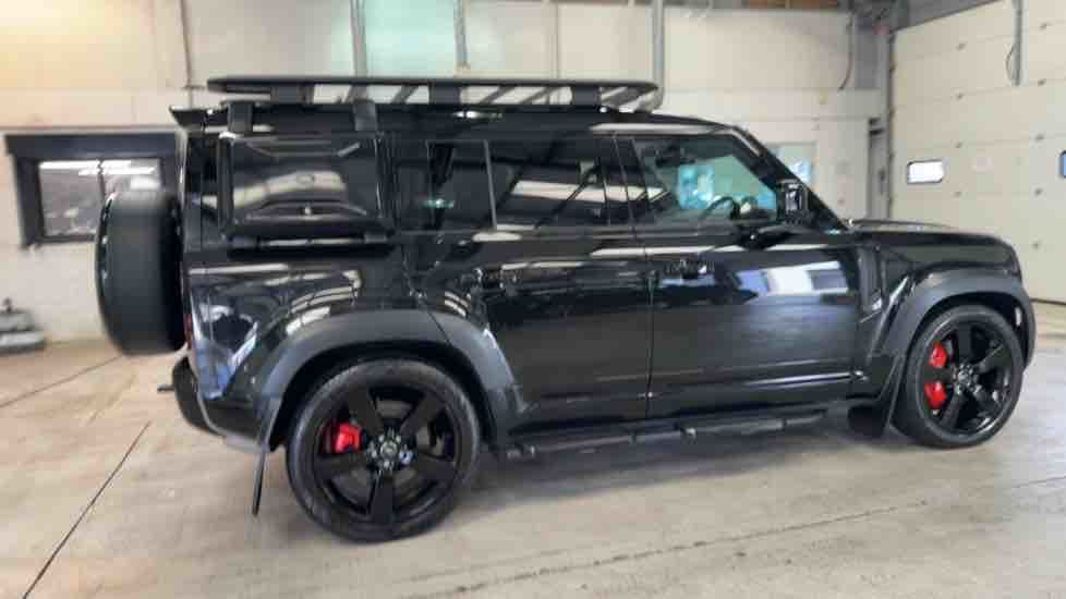 More views of Land Rover Defender 110