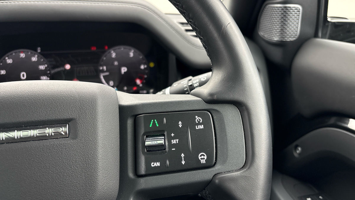 Land Rover Defender 110 Image 14