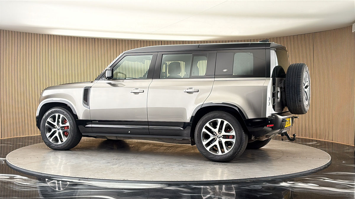 More views of Land Rover Defender 110