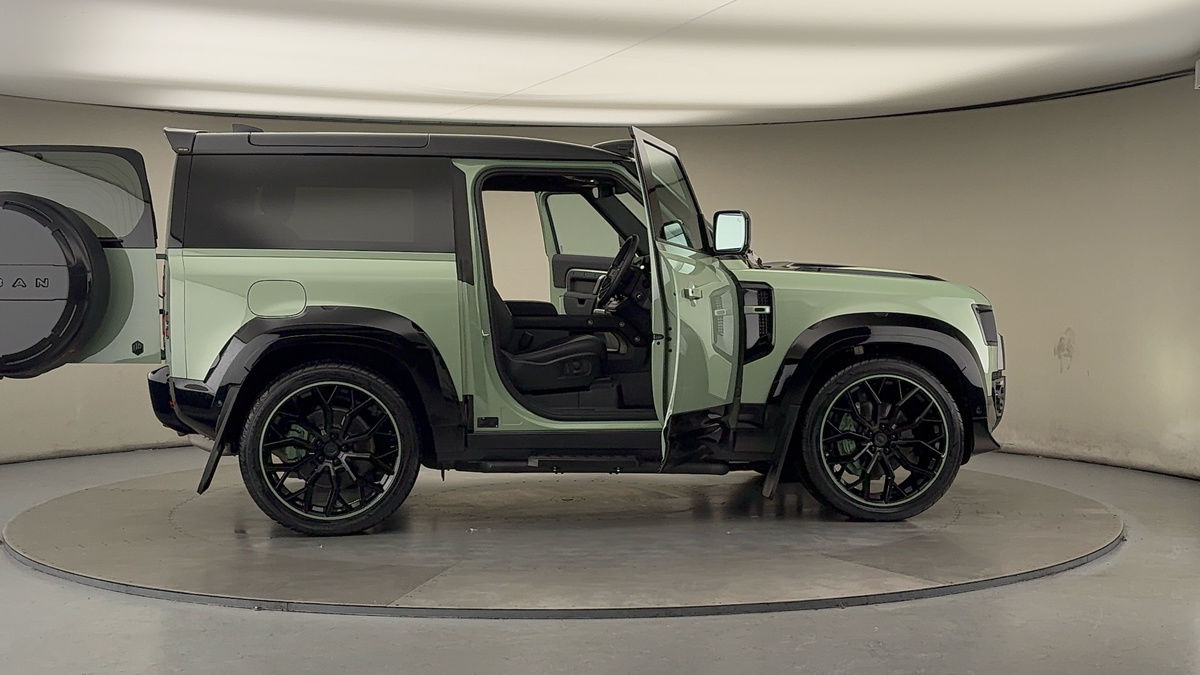 More views of Land Rover Defender 90