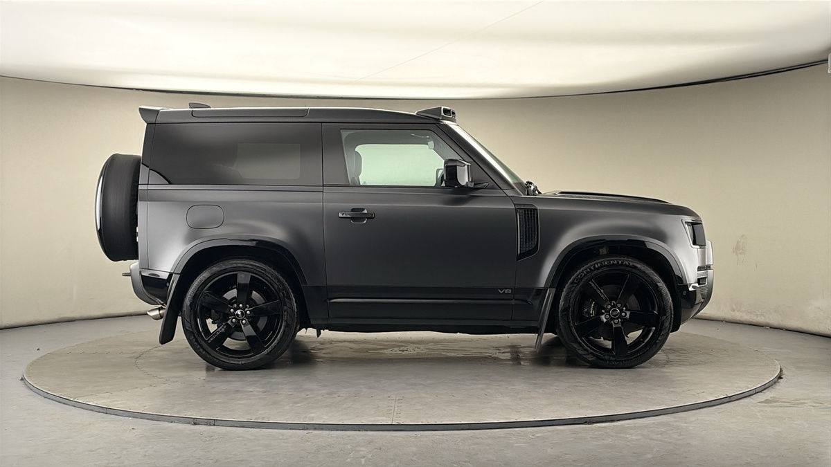 Land Rover Defender 90 Image 16