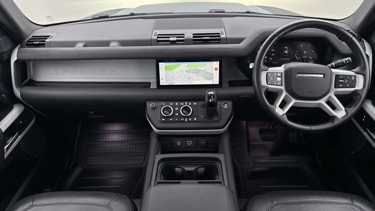 Land Rover Defender 110 Image 12