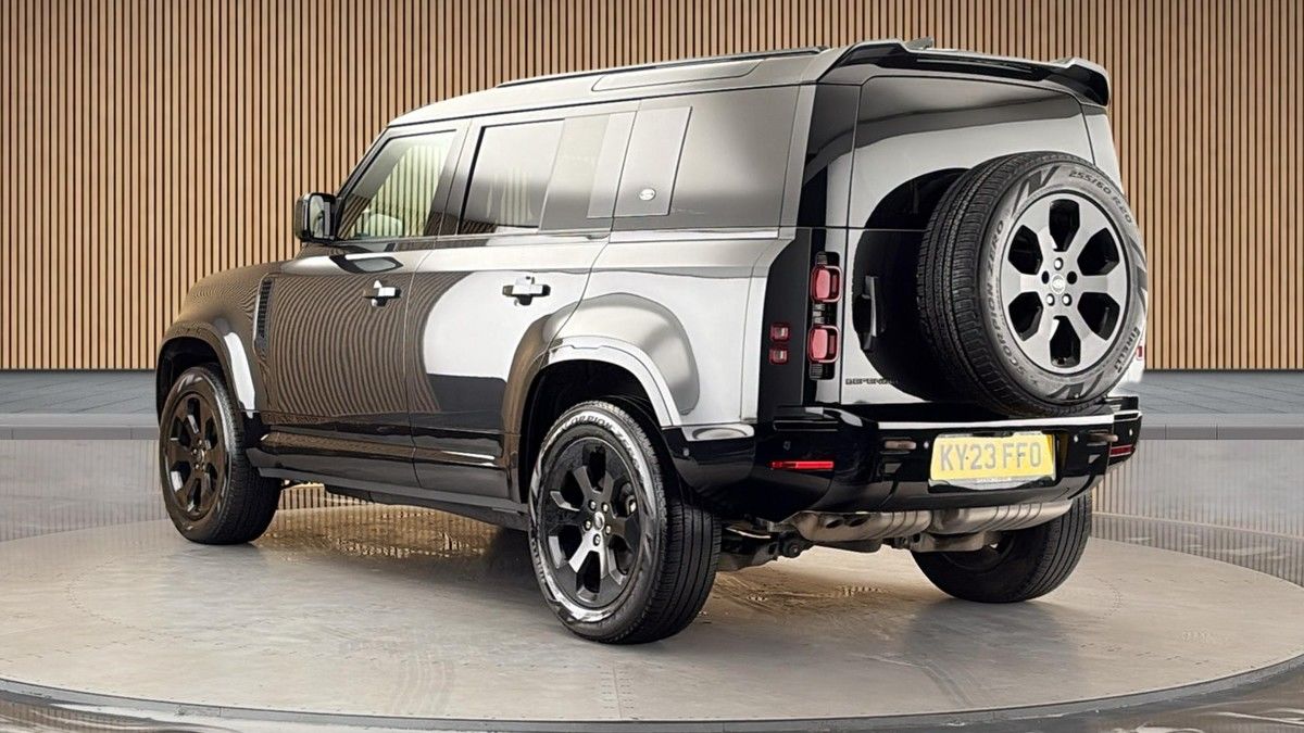 Land Rover Defender 110 Image 2