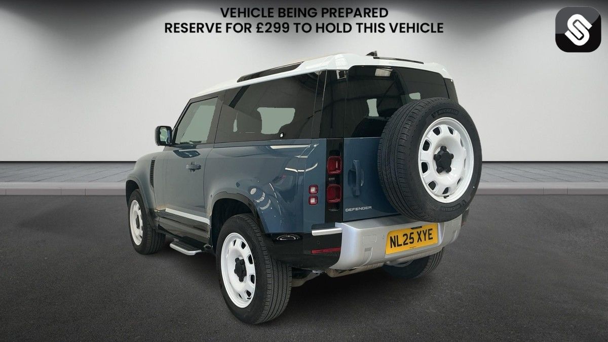 Land Rover Defender 90 Image 3