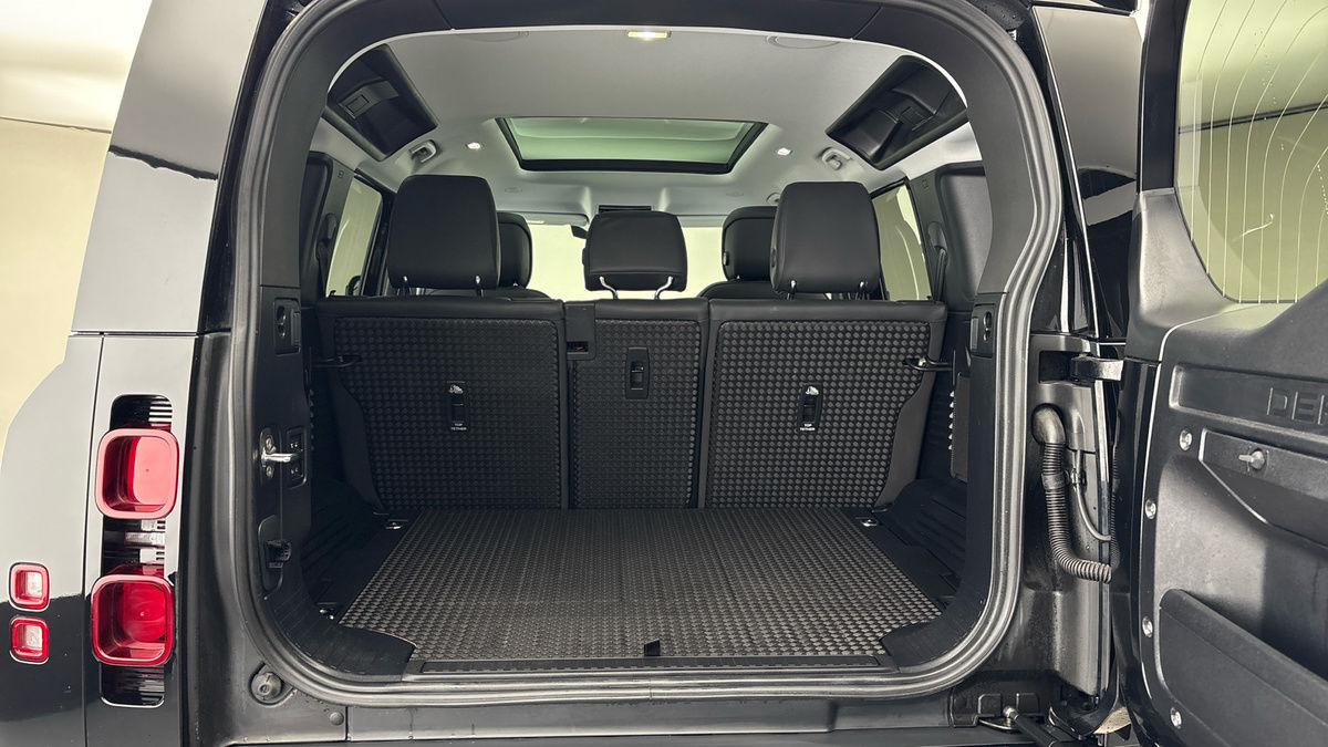 Land Rover Defender 110 Urban Image 17