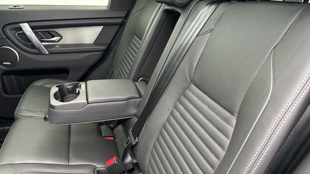 Land Rover Discovery Sport Image 9