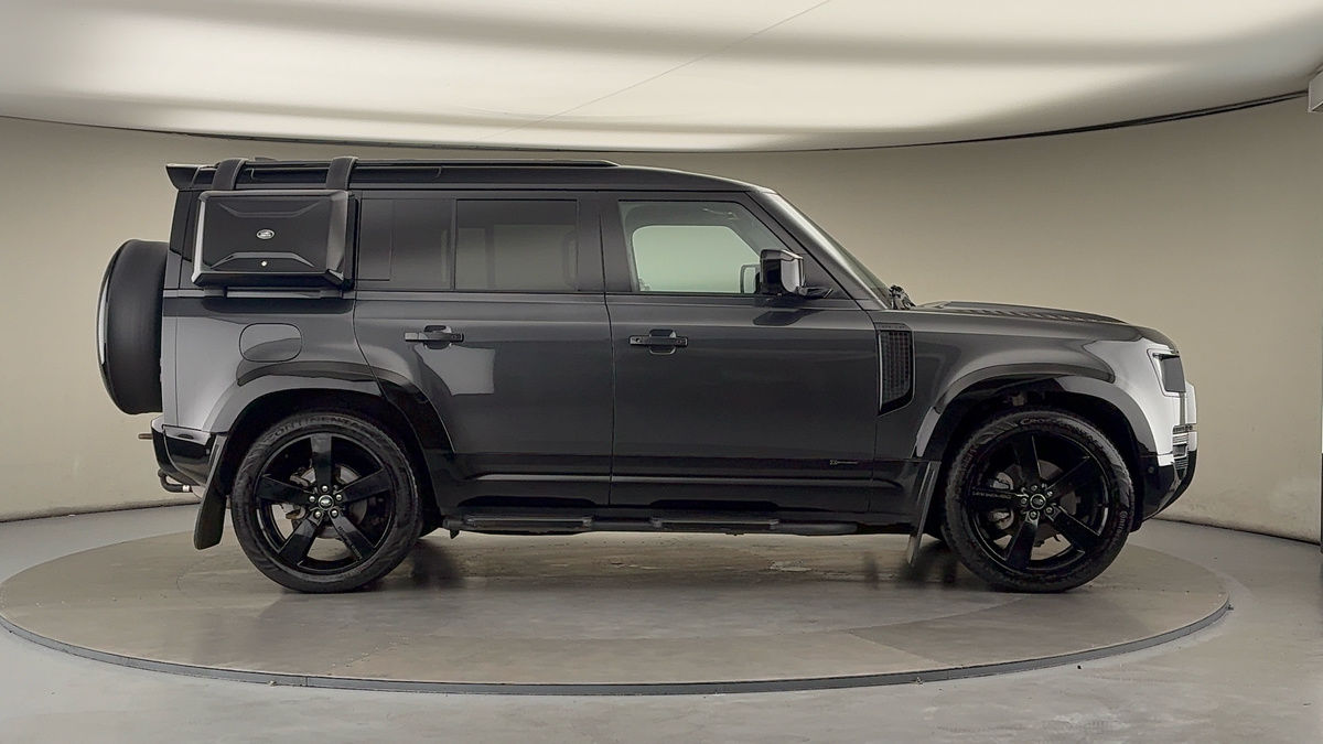 Land Rover Defender 110 Image 22